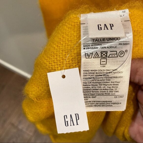 GAP Scarf NWT  Buttery Soft Warm Yellow W/ Fringe - Picture 3 of 5